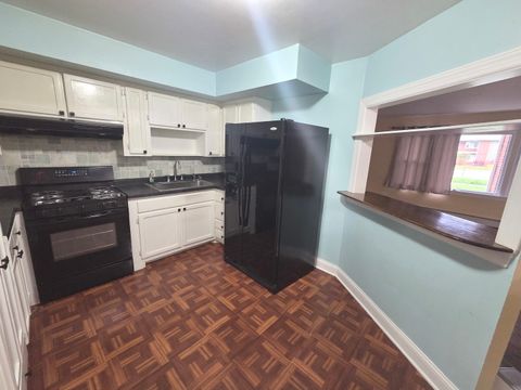 Tiny photo for 1105 Holiday Lane #6, Des Plaines, IL 60016 (MLS # 12636340)