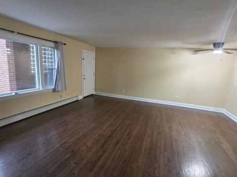 Tiny photo for 1105 Holiday Lane #6, Des Plaines, IL 60016 (MLS # 12636340)
