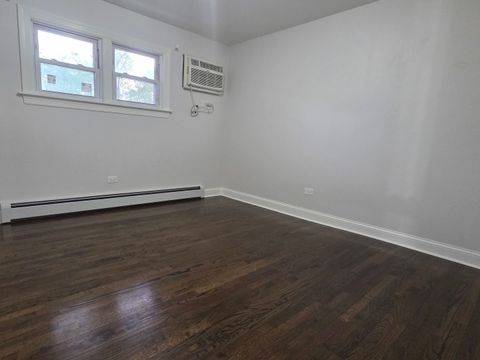 Tiny photo for 1105 Holiday Lane #6, Des Plaines, IL 60016 (MLS # 12636340)