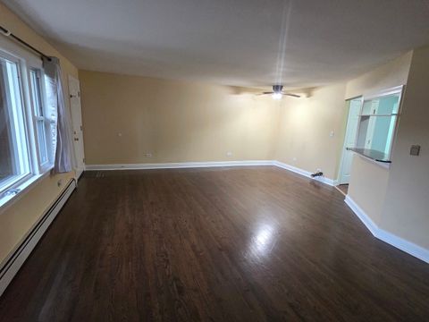 Tiny photo for 1105 Holiday Lane #6, Des Plaines, IL 60016 (MLS # 12636340)