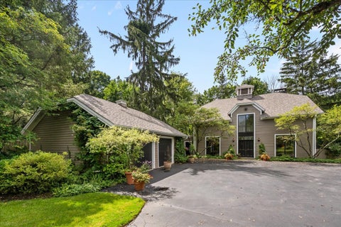 Photo of Lake Forest, IL 60045 (MLS # 12732254)