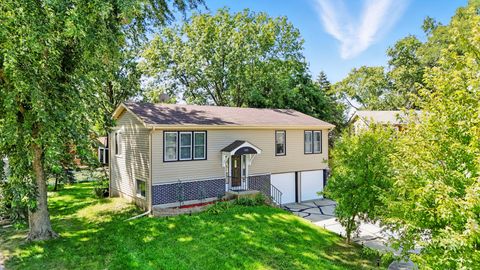 Photo of 565 COTTONWOOD Circle, Bolingbrook, IL 60440 (MLS # 12463075)