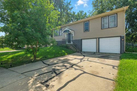 Tiny photo for 565 COTTONWOOD Circle, Bolingbrook, IL 60440 (MLS # 12463075)