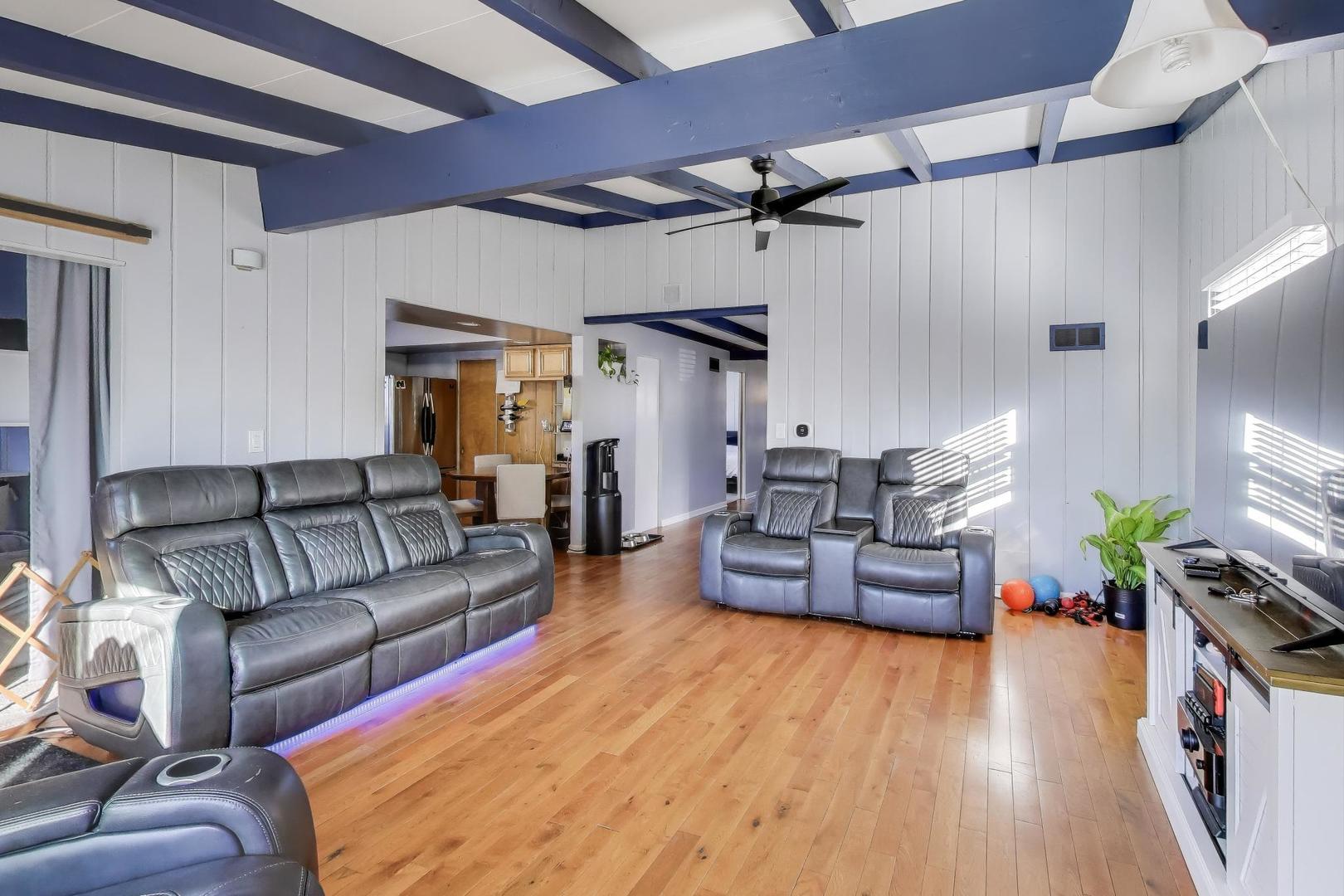 5935 W Henderson Street