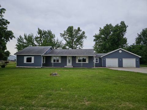 Photo of 418 S 1st Street, Clay City, IL 62824 (MLS # 12639320)