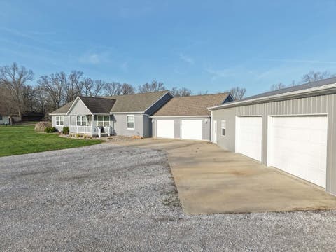 Tiny photo for 513 N 10th Street, Benton, IL 62812 (MLS # 12609599)