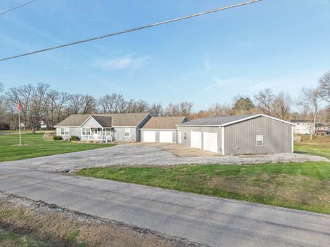 Tiny photo for 513 N 10th Street, Benton, IL 62812 (MLS # 12609599)