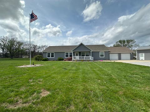 Tiny photo for 513 N 10th Street, Benton, IL 62812 (MLS # 12609599)