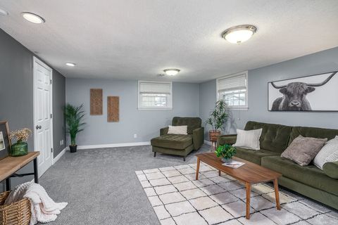 Tiny photo for 402 W Sheridan Drive, Eldridge, IA 52748 (MLS # 12606822)