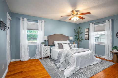 Tiny photo for 402 W Sheridan Drive, Eldridge, IA 52748 (MLS # 12606822)