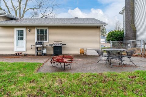 Tiny photo for 402 W Sheridan Drive, Eldridge, IA 52748 (MLS # 12606822)
