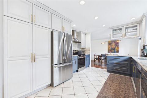 Tiny photo for Libertyville, IL 60048 (MLS # 12566278)