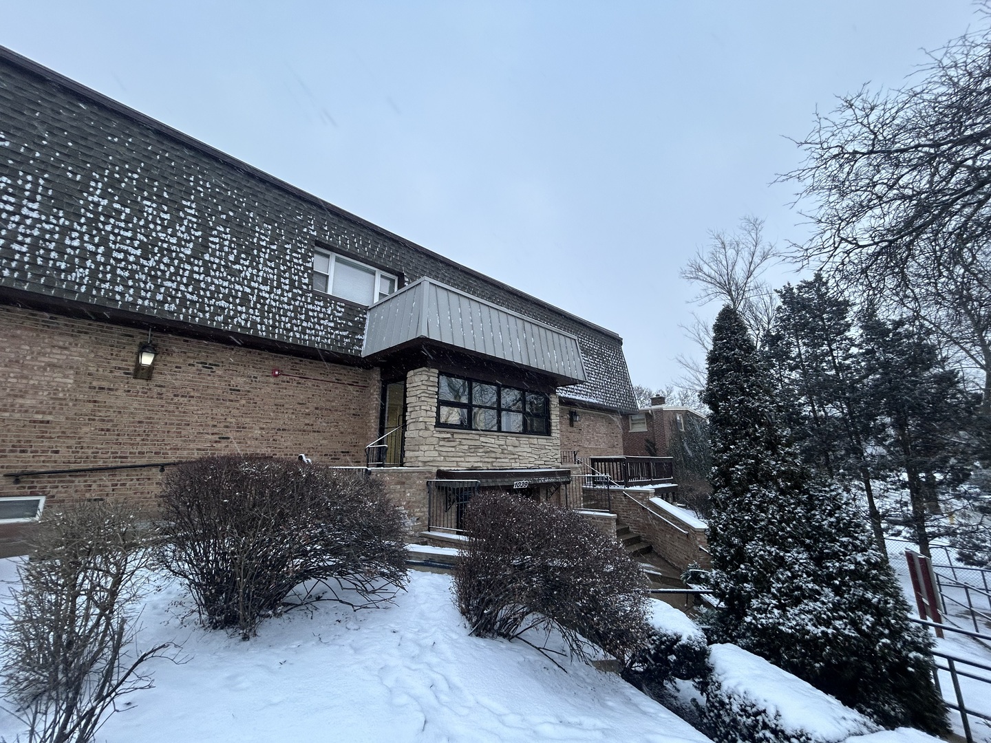 1039 COLLEGE Avenue F1