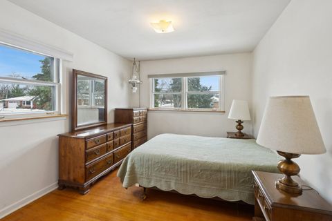 Tiny photo for 310 Harvard Street, Des Plaines, IL 60016 (MLS # 12607953)