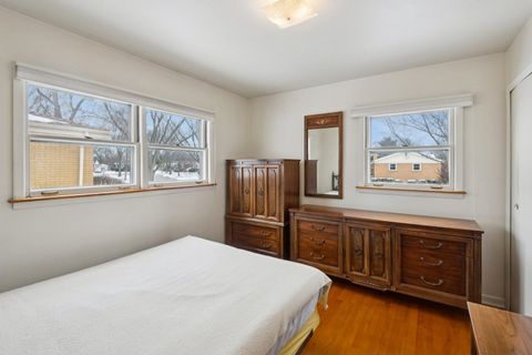 Tiny photo for 310 Harvard Street, Des Plaines, IL 60016 (MLS # 12607953)