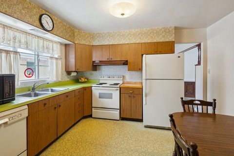 Tiny photo for 310 Harvard Street, Des Plaines, IL 60016 (MLS # 12607953)