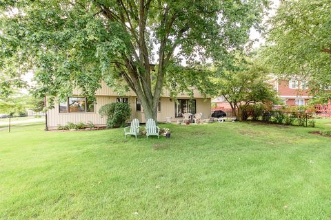 Tiny photo for 1385 Montgomery Drive, Deerfield, IL 60015 (MLS # 12204687)