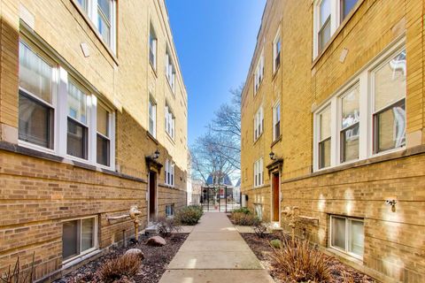 Tiny photo for 4722 N Kenneth Avenue #3W, Chicago, IL 60630 (MLS # 12652847)