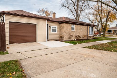 A home in La Grange Park