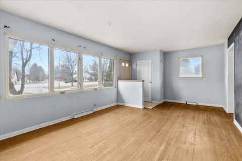 Tiny photo for 705 S Gables Boulevard, Wheaton, IL 60189 (MLS # 12583627)