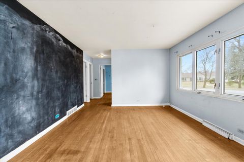 Tiny photo for 705 S Gables Boulevard, Wheaton, IL 60189 (MLS # 12583627)