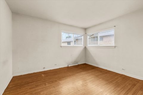 Tiny photo for 705 S Gables Boulevard, Wheaton, IL 60189 (MLS # 12583627)