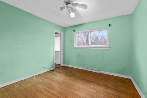 Tiny photo for 705 S Gables Boulevard, Wheaton, IL 60189 (MLS # 12583627)