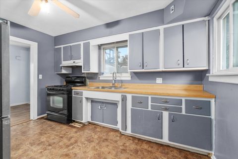 Tiny photo for 705 S Gables Boulevard, Wheaton, IL 60189 (MLS # 12583627)