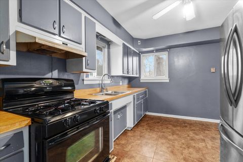 Tiny photo for 705 S Gables Boulevard, Wheaton, IL 60189 (MLS # 12583627)