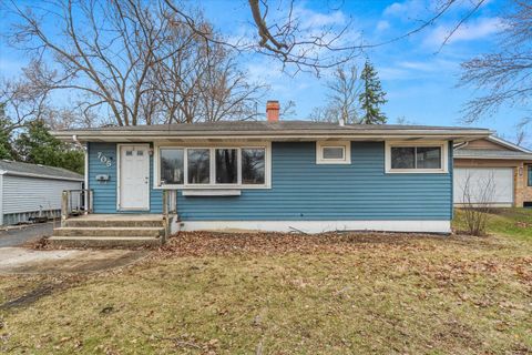 Photo of 705 S Gables Boulevard, Wheaton, IL 60189 (MLS # 12583627)
