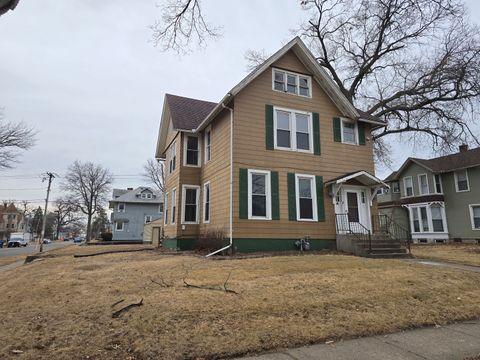 Tiny photo for 637 Kirkwood Boulevard, Davenport, IA 52803 (MLS # 12572899)