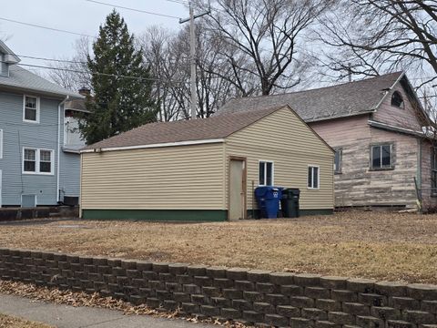Tiny photo for 637 Kirkwood Boulevard, Davenport, IA 52803 (MLS # 12572899)
