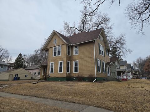 Tiny photo for 637 Kirkwood Boulevard, Davenport, IA 52803 (MLS # 12572899)