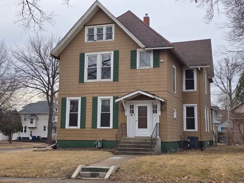 Photo of 637 Kirkwood Boulevard, Davenport, IA 52803 (MLS # 12572899)