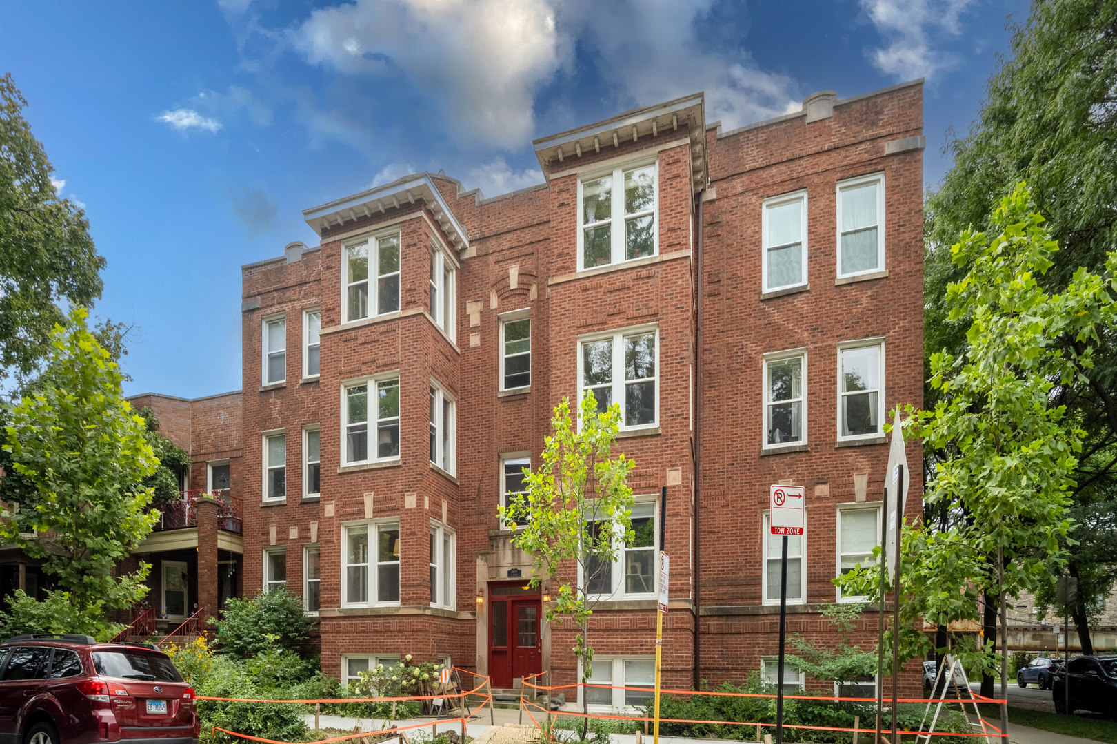 2455 W Leland Avenue 1