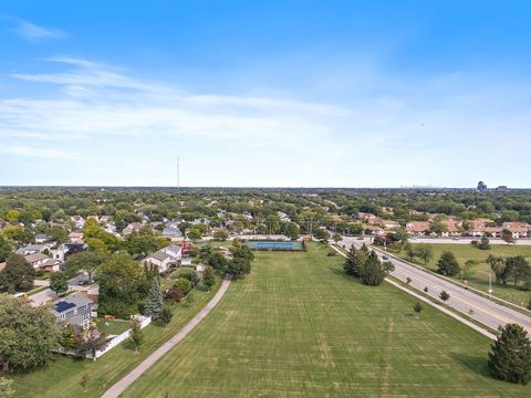 Tiny photo for 718 N Point Drive, Schaumburg, IL 60193 (MLS # 12468256)