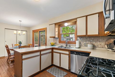 Tiny photo for 718 N Point Drive, Schaumburg, IL 60193 (MLS # 12468256)