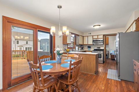 Tiny photo for 718 N Point Drive, Schaumburg, IL 60193 (MLS # 12468256)