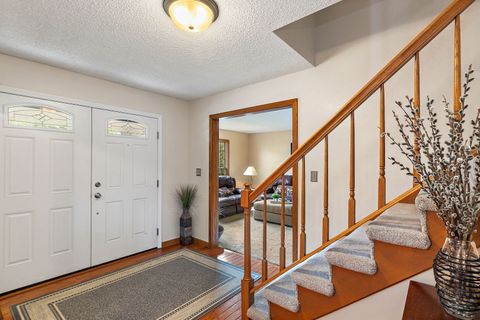 Tiny photo for 718 N Point Drive, Schaumburg, IL 60193 (MLS # 12468256)