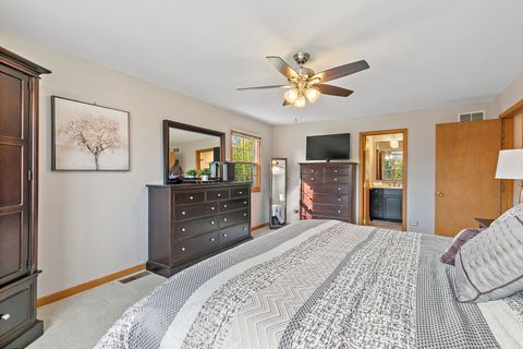 Tiny photo for 718 N Point Drive, Schaumburg, IL 60193 (MLS # 12468256)