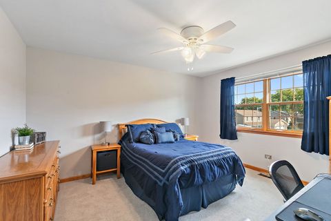 Tiny photo for 718 N Point Drive, Schaumburg, IL 60193 (MLS # 12468256)