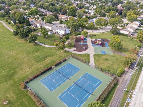 Tiny photo for 718 N Point Drive, Schaumburg, IL 60193 (MLS # 12468256)