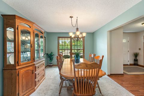 Tiny photo for 718 N Point Drive, Schaumburg, IL 60193 (MLS # 12468256)