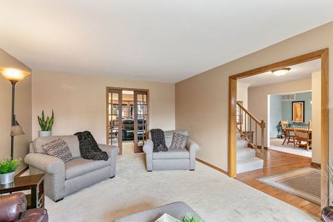 Tiny photo for 718 N Point Drive, Schaumburg, IL 60193 (MLS # 12468256)