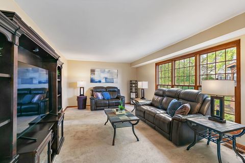 Tiny photo for 718 N Point Drive, Schaumburg, IL 60193 (MLS # 12468256)