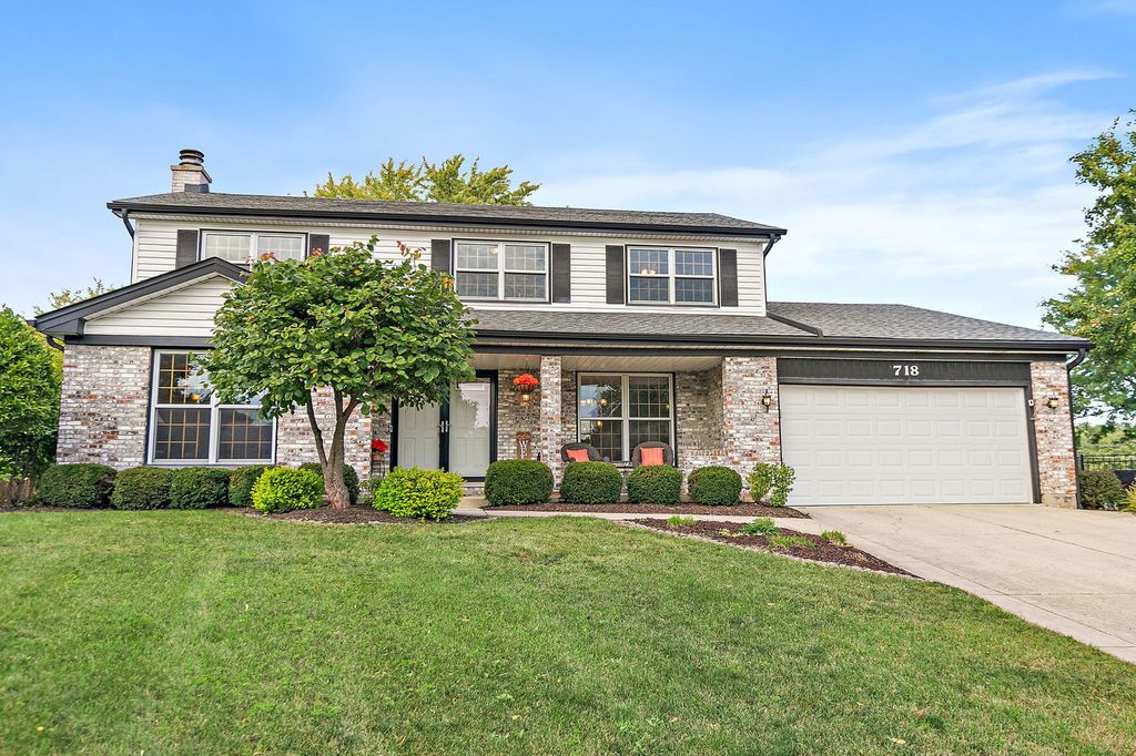 Photo for 718 N Point Drive, Schaumburg, IL 60193 (MLS # 12468256)