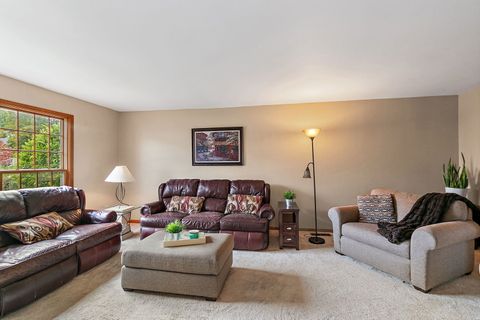 Tiny photo for 718 N Point Drive, Schaumburg, IL 60193 (MLS # 12468256)