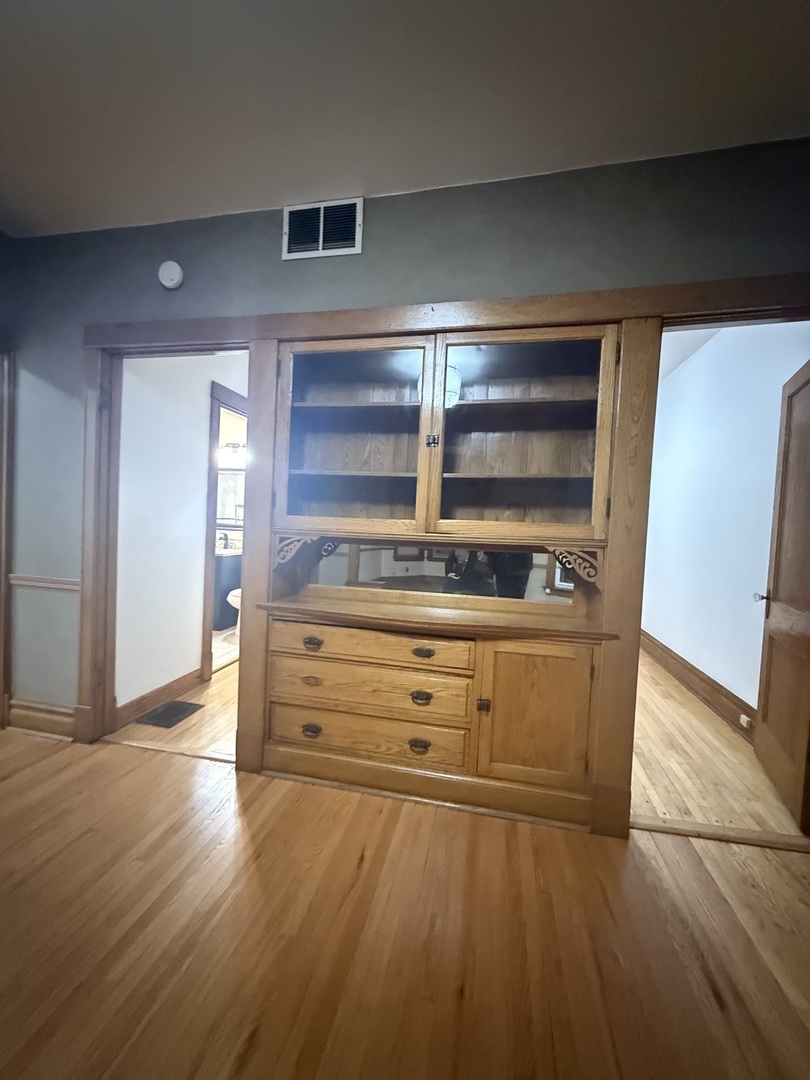 2306 S Marshall Boulevard 1