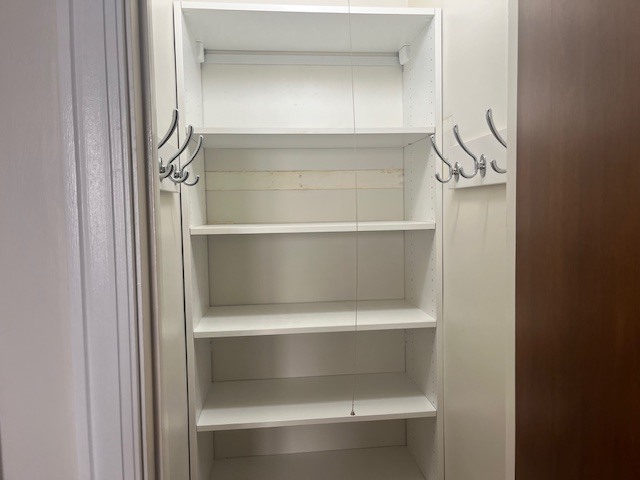 5860 N MELVINA Avenue