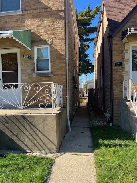 Tiny photo for 5860 N MELVINA Avenue, Chicago, IL 60646 (MLS # 12495357)